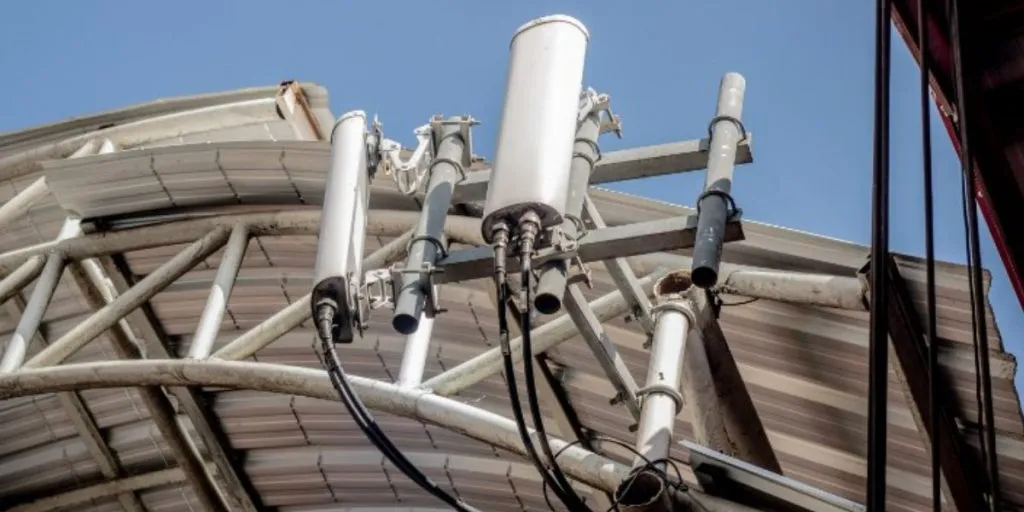 Cellular DAS antennas mounted on a rooftop structure