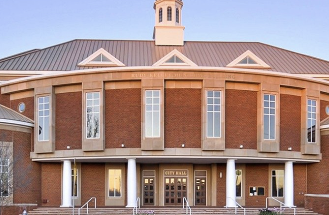 Brick city hall building with columns and cupola, labeled Rudy Kelley Municipal Building